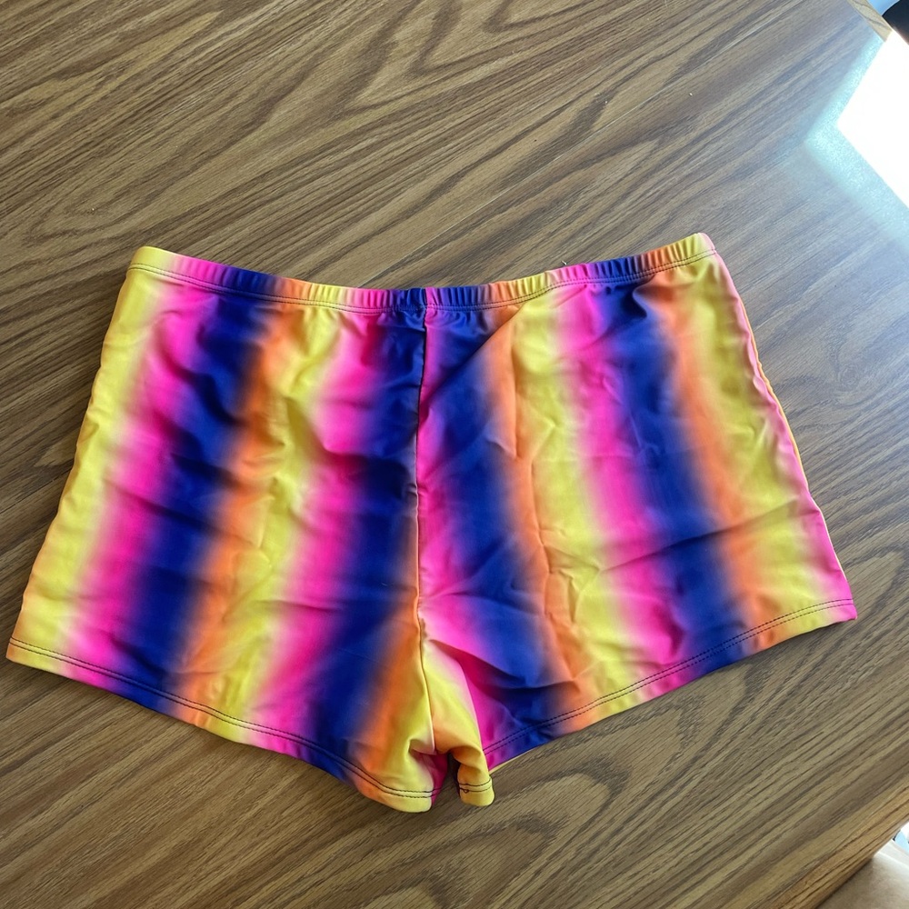 NWOT, colorful swim shorts. Ladies; plus, fits as a 2x
18/20